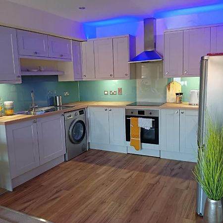 Barchester House Apartments Delux Солсбери Экстерьер фото